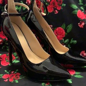 Black pumps with ankle strap